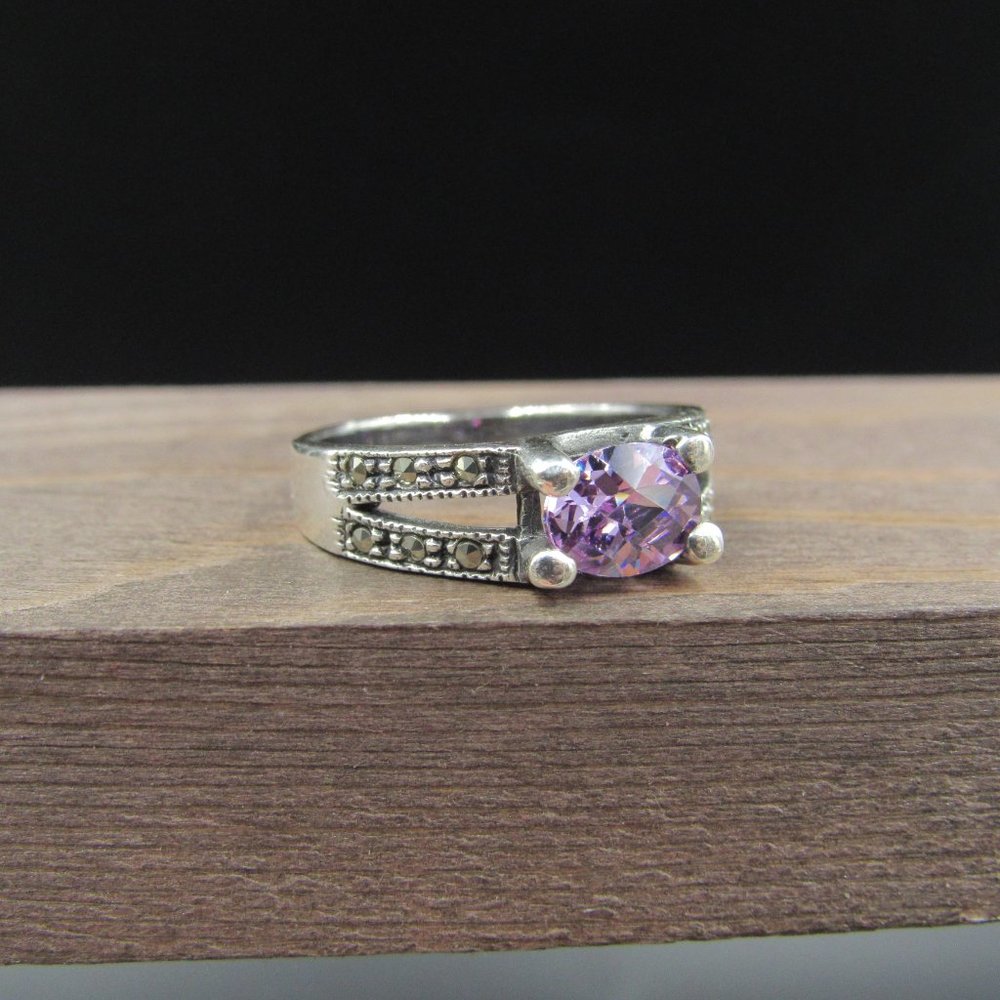 Size 8.5 Sterling Purple Oval CZ & Marcasite Ring - Picture 3 of 8